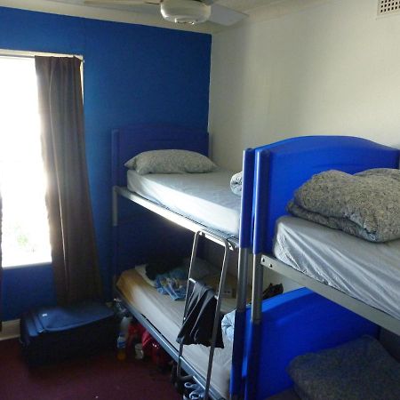 Adelaide Travellers Inn Backpackers Hostel Room photo