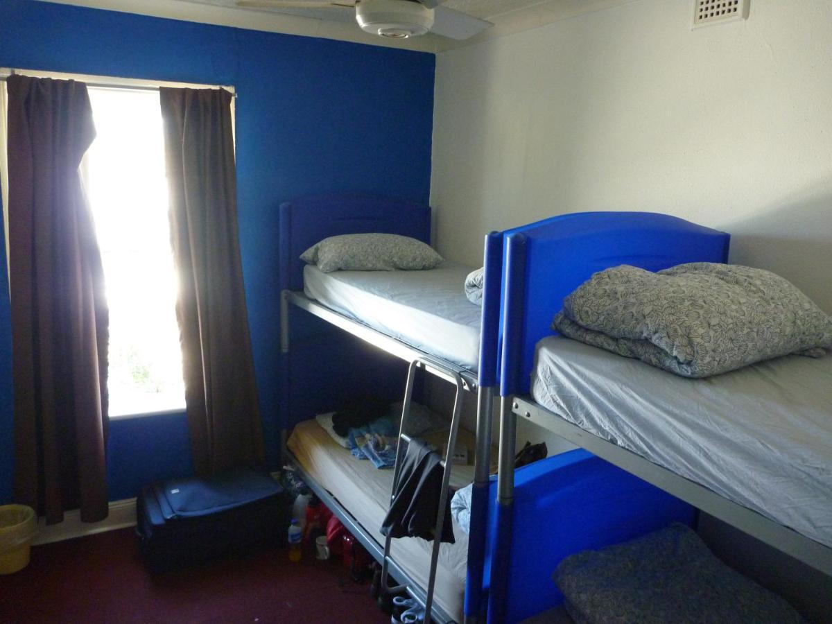 Adelaide Travellers Inn Backpackers Hostel Room photo
